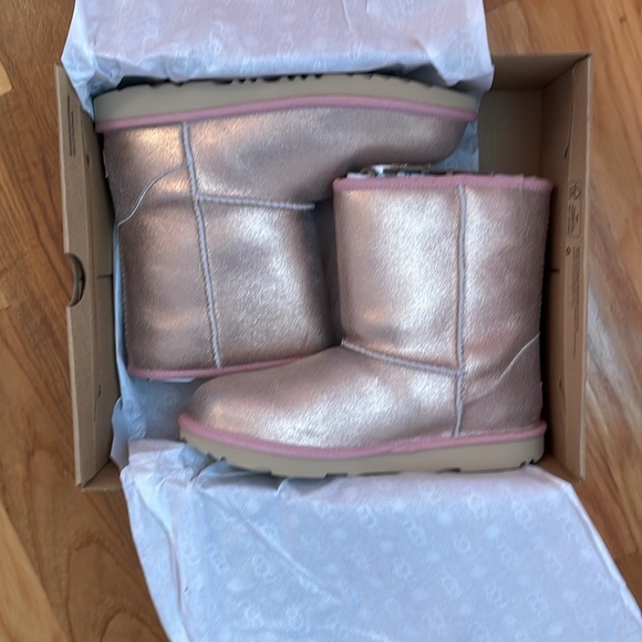 NEW Ugg rose gold with Pink Accent - Picture 5 of 8